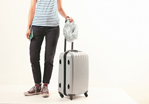 How dirty the suitcase is you can t imagine! Experts reveal secret tips on cleaning inside and outside suitcases