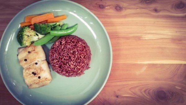 I ate brown rice and fish every meal and gained 10 kilograms! The doctor showed his own test of 