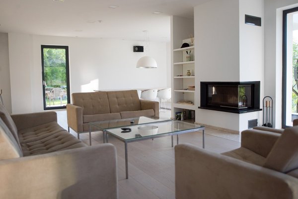 Is the big door facing the window good? How many of the Fengshui in your home are getting worse and worse?