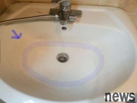 Is it difficult to remove the yellow dirt in the bathroom? No need to buy cleaning agents, just do it with one daily necessity