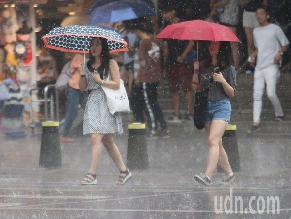 The rainy season of plum blossoms explodes across Taiwan with 4 tricks to save wet shoes