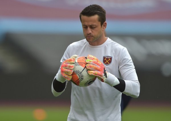 Reporter: 40-year-old goalkeeper Fabianski is negotiating for his return to West Ham