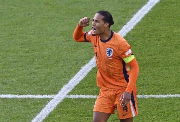 Stam: Van Dijk is the template for future defenders; Timber is capable of being both left, center and right