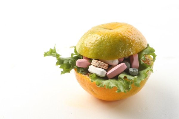 Should I stop taking health supplements before surgery? Professional pharmacists suggest this