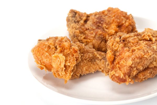 Can t finish fried chicken reheat and become soft? The chef teaches you how to keep the crispy outside and tender inside