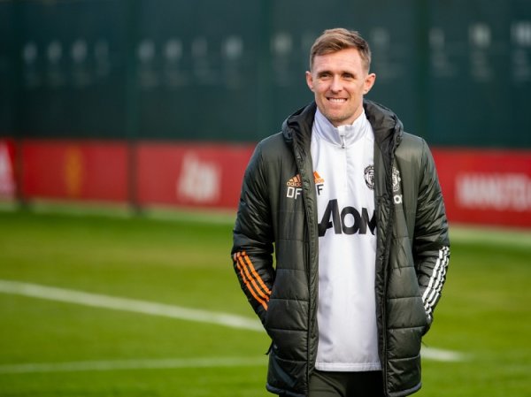 Sun: Manchester United U18 coach Fletcher has undergone knee surgery, but still insists on leading the team to play games