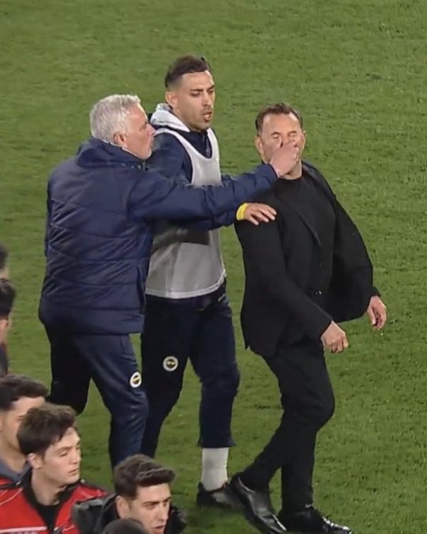 Brooke talks about being pinched by Mourinho: I admit that it was a bit exaggerated to fall to the ground, but I didn t expect him to do this