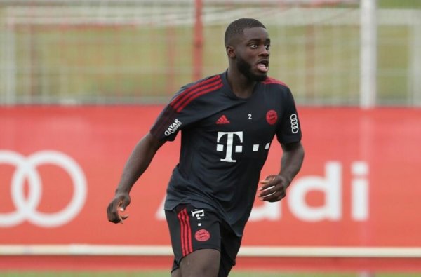 Falk: Liverpool and Manchester United are both interested in signing free of signing in País next summer, and Real Madrid and Paris are also paying close attention