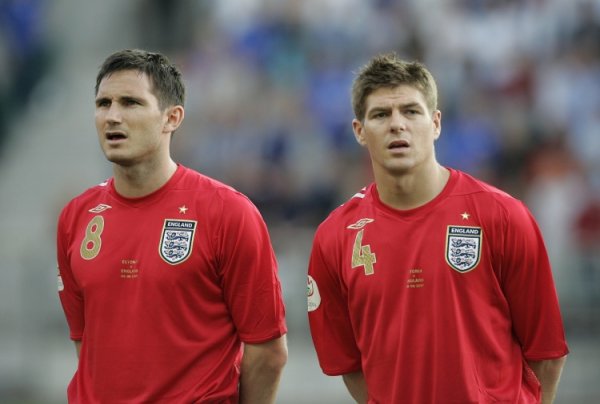 Rooney: England s poor performance was related to the tense relationship between the giants. Carrick should get more opportunities