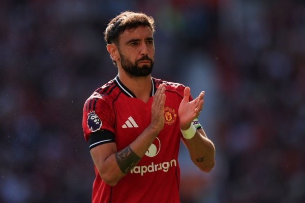 B Fee: In the past, when I played at No. 10, Matic and Pogba passed the ball, but now it’s Casemiro.