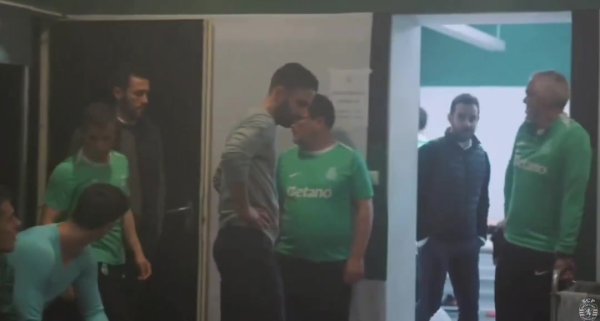 A video of Amorim s farewell speech to Sporting CP went viral on the Internet, and everyone in the locker room shed tears as they bid farewell to the coach.