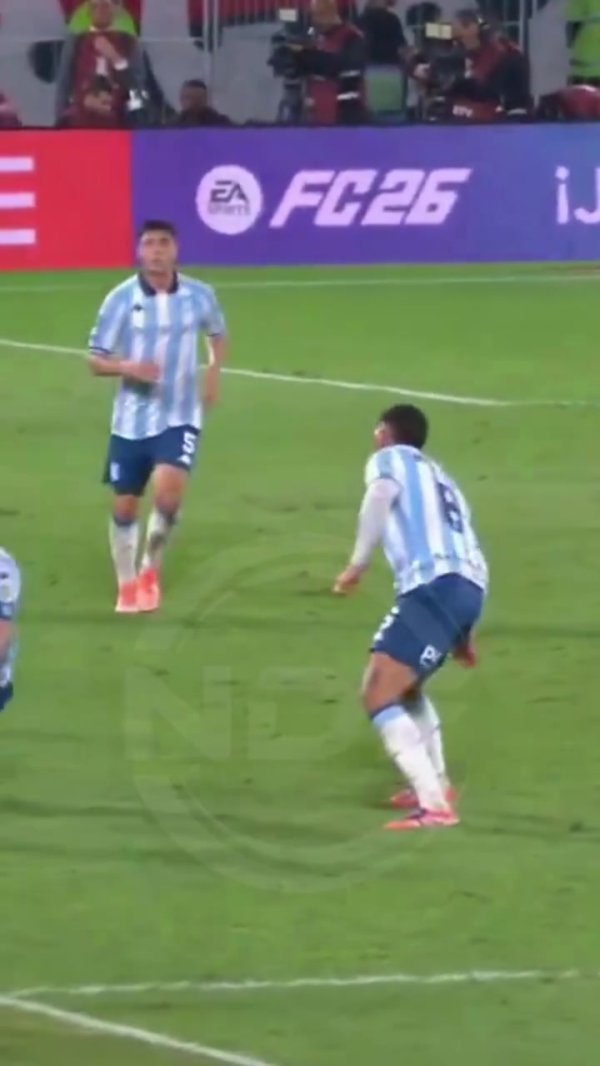 I was stunned! Rojo accidentally injured his teammate with an elbow in the Libertadores Cup. The latter s eyes were swollen and his nose was bleeding.